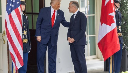 加拿大“屈服”了，欧洲还在坚持，特朗普又抱怨日本不买美国大米