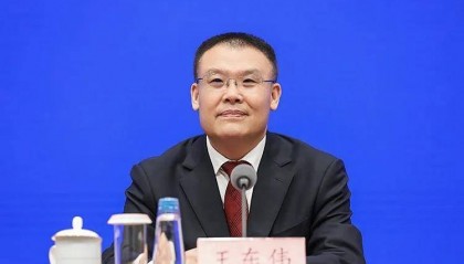 极目政情丨财政部副部长王东伟任安徽省委常委，曾为全国最年轻省级统战部部长