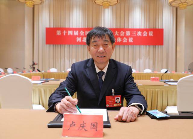 降低新农合缴费标准，提高农民养老金标准，人大代表卢庆国聚焦农村民生改善｜两会声音