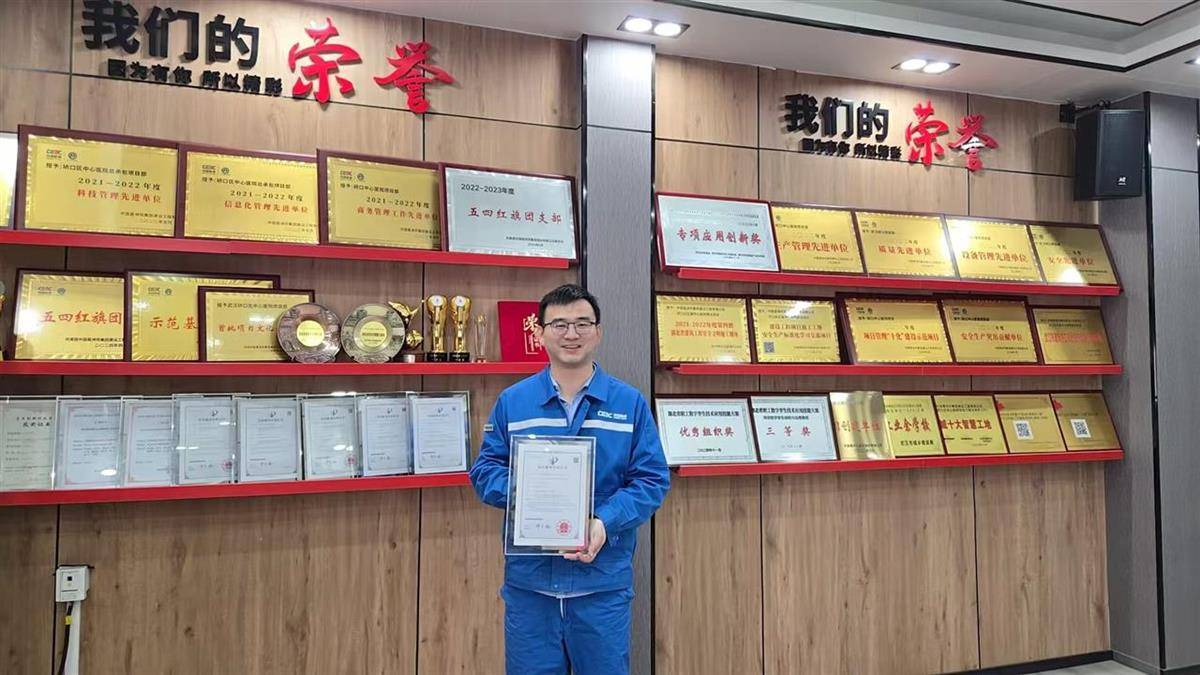 建好硚口这所三级医院，他们拿了一面墙的奖