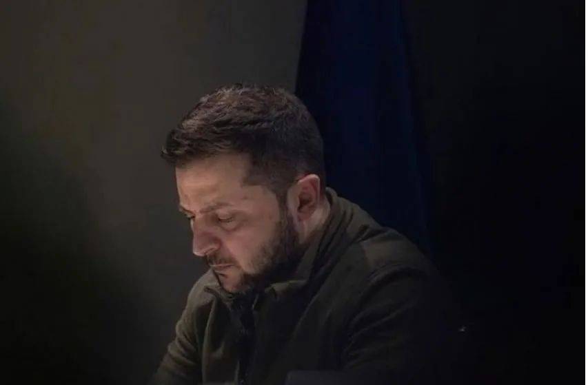 终于“投降”了？乌克兰下场惨烈，让全世界看清，当美国盟友没有好下场