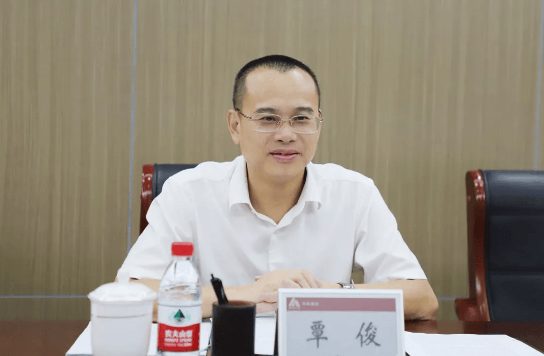 海口琼山区区长覃俊任上被查，2个月前刚刚当选为区长