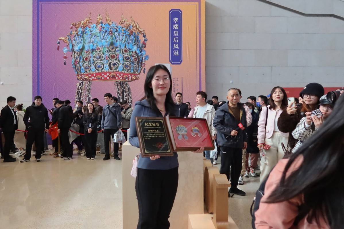 国博凤冠冰箱贴销售破纪录 文创撬动文旅消费效应持续