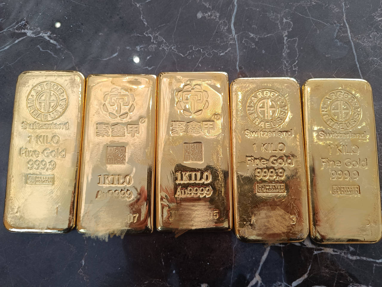 大涨后大跌！“金条还没到手已亏4万多” 金店老板称20年没见过这样的行情