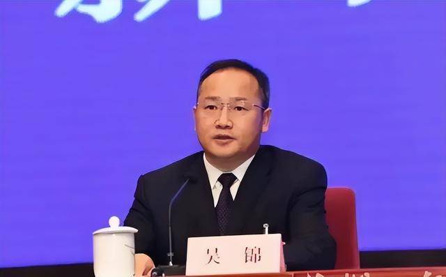女市长被查后，市委书记也官宣落马！