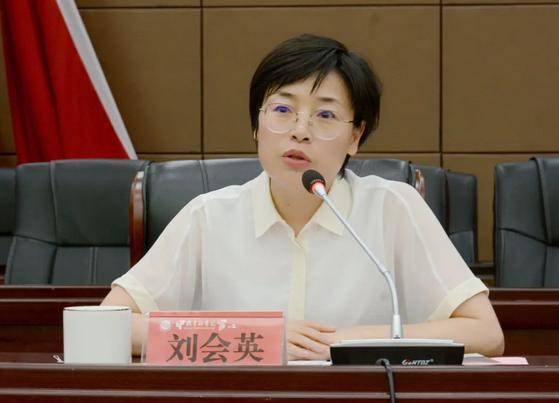 刘会英，辞去市长职务