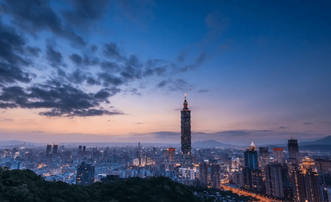 罕见！岛内一架专机抵达南京，大陆送出11个字，统一大结局要来？ ​