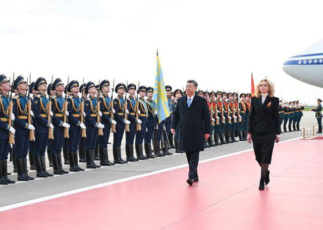 习近平抵达莫斯科对俄进行国事访问并出席纪念苏联伟大卫国战争胜利80周年庆典