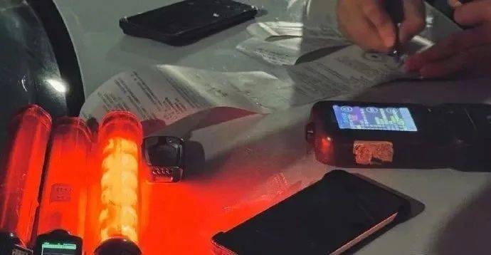 边骑车边喝啤酒解暑？北京交警：1438人“醉”上加罚！