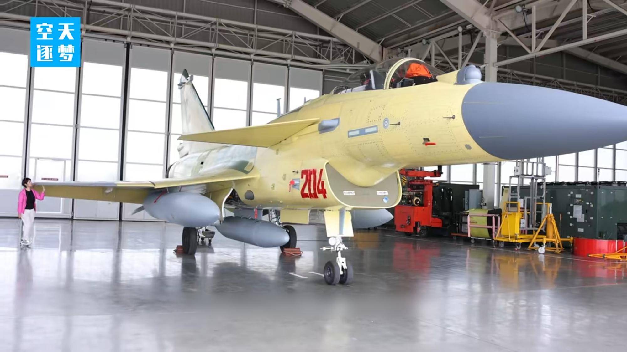 都见不得中国强大！歼10出口引发全球热议，德国专家：我等不及了