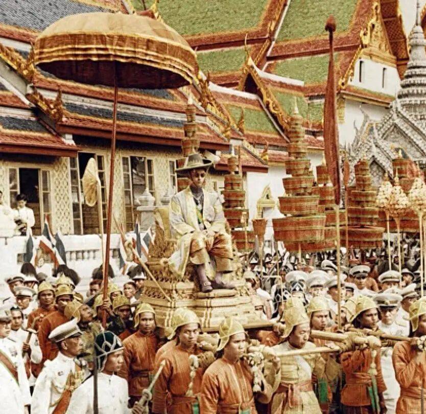 泰国王太后诗丽吉去世，留下19顶奢华王冠和她的传奇一生