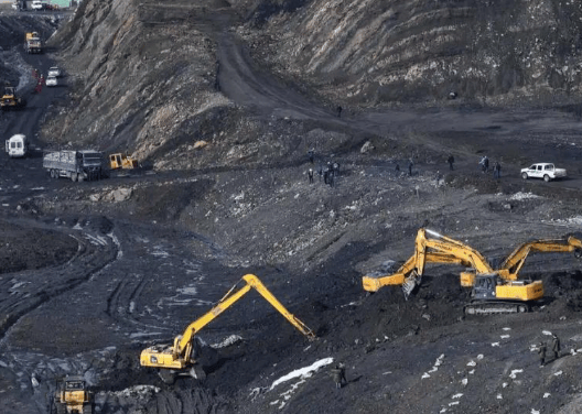 中方打出稀土核弹，美专家坦言：12个领域遭重创！第一个上门求合作的西方国家，让美欧都没想到