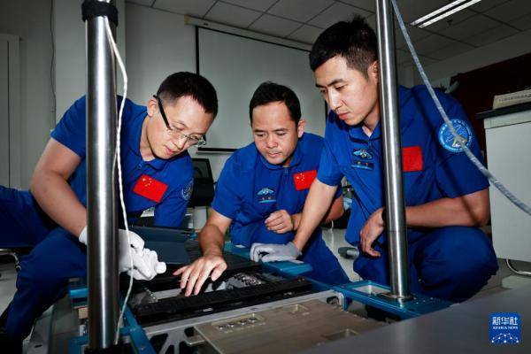 心怀凌云壮志 逐梦星辰大海——记神舟二十一号航天员乘组