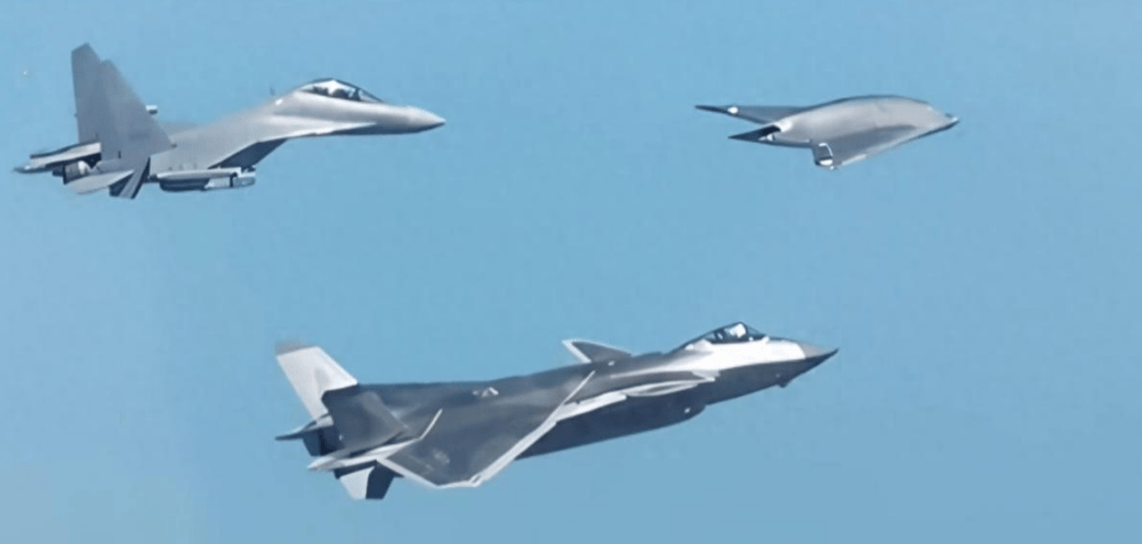 福建舰上班后，中国空军也不藏了！轰隆一声巨响，歼20旁多了架新战机
