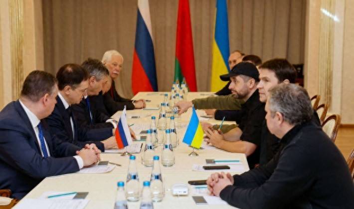 乌克兰宣布停止对俄谈判,至少到年底!俄方指责乌方缺少诚意,特朗普离和平奖更远了