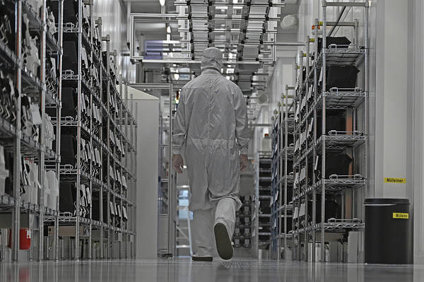 阿斯麦CEO就安世半导体事件表态:此事凸显供应链脆弱性,对话可防止争端升级